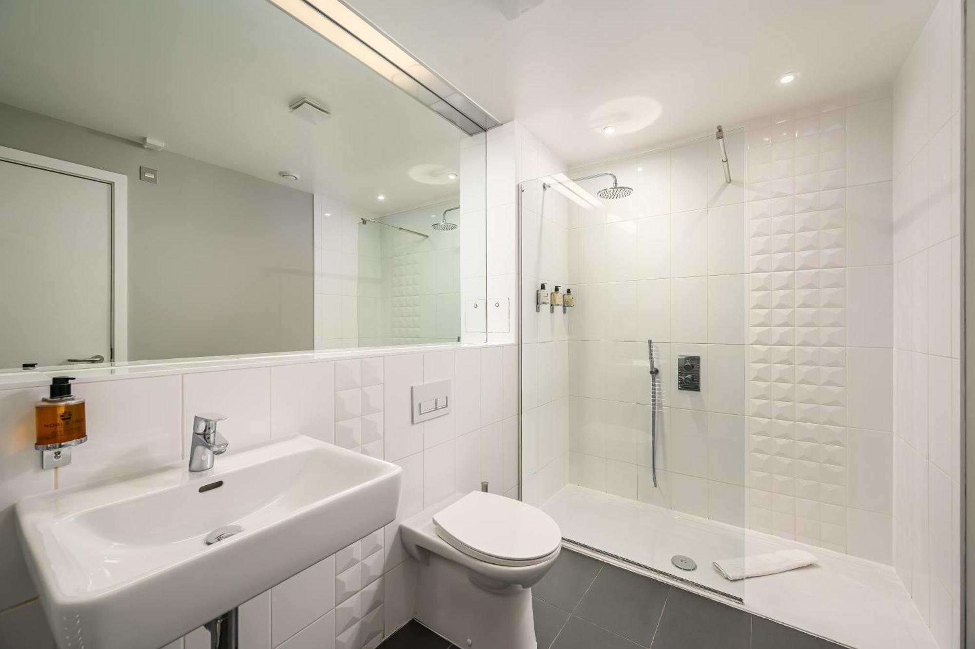 Destiny Scotland -The Malt House Apartments Edinburg Exteriör bild